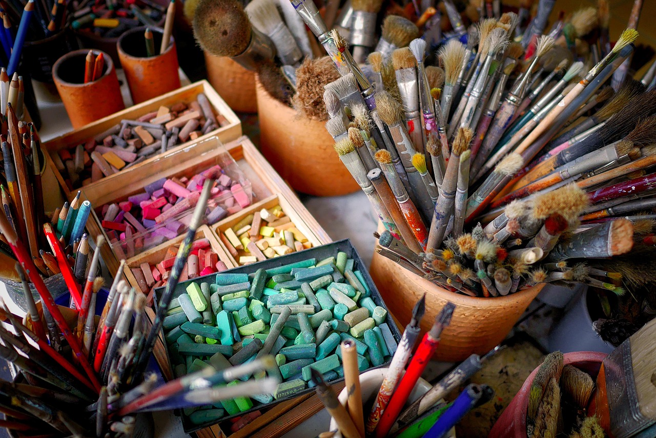 découvrez des palettes de couleurs inspirées du printemps pour égayer vos projets créatifs. explorez des combinaisons vibrantes et fraîches qui évoquent la beauté de la saison et apportez une touche de renouveau à votre décoration, mode ou design graphique.
