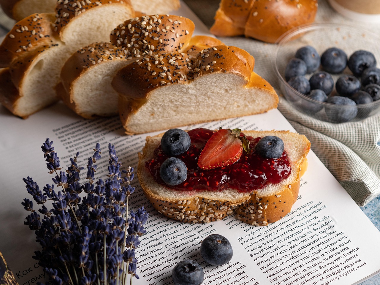 découvrez l'univers délicieux des fraises ! profitez des bienfaits de ce fruit juteux et sucré, parfait pour vos desserts, smoothies et salades. succombez à la fraîcheur des fraises de saison et laissez-vous séduire par leur goût exceptionnel.