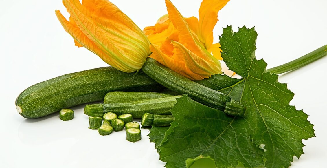découvrez tout sur la courgette, un légume polyvalent et nutritif. apprenez comment la préparer, ses bienfaits pour la santé et des recettes délicieuses pour l'incorporer dans vos plats quotidiens.