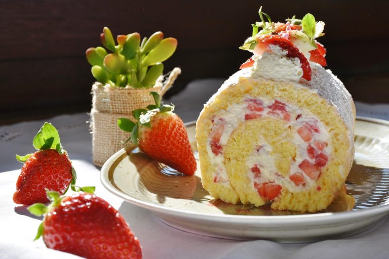 découvrez l'univers délicieux des fraises : leurs bienfaits, recettes gourmandes et conseils de culture. savourez la fraîcheur et la douceur de ce fruit incontournable de l'été!